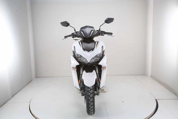 Champion 200 EFI Scooter - Image 2