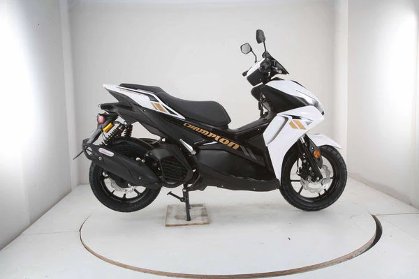 Champion 200 EFI Scooter - Image 3