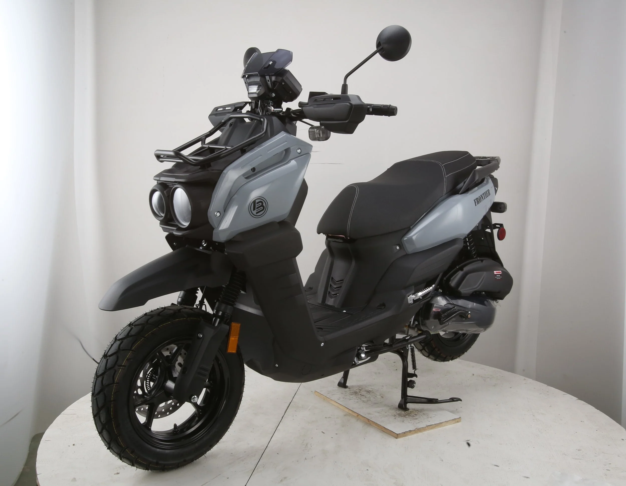Frontier 200 Scooter - Image 4