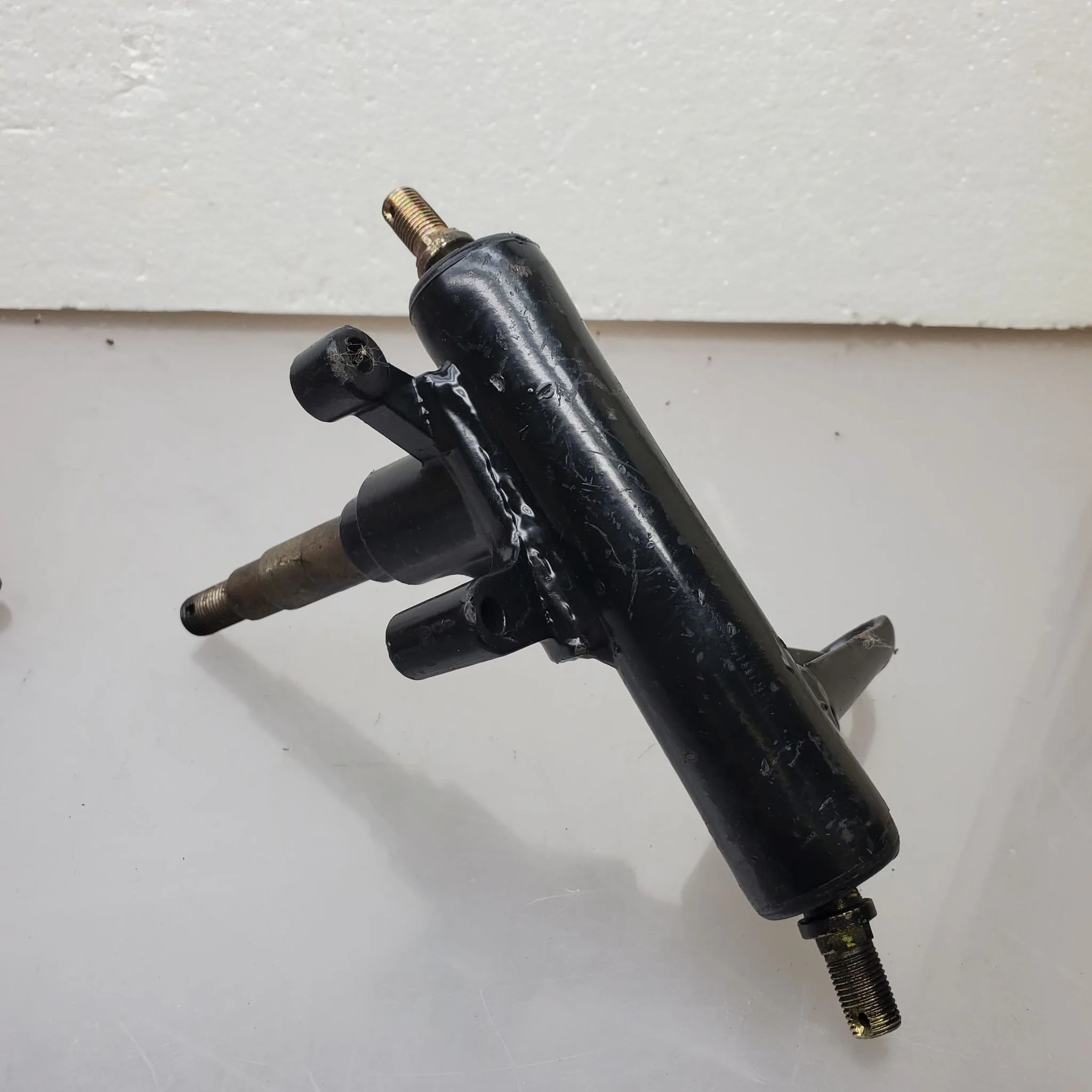 Kinroad Go-Kart Drivers Side Spindle - Image 2