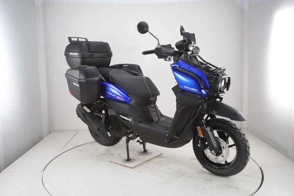 Tank 200 EFI DLX Scooter - Image 2