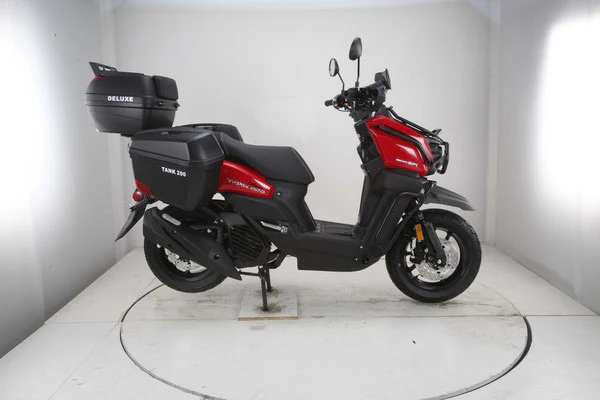 Tank 200 EFI DLX Scooter - Image 3