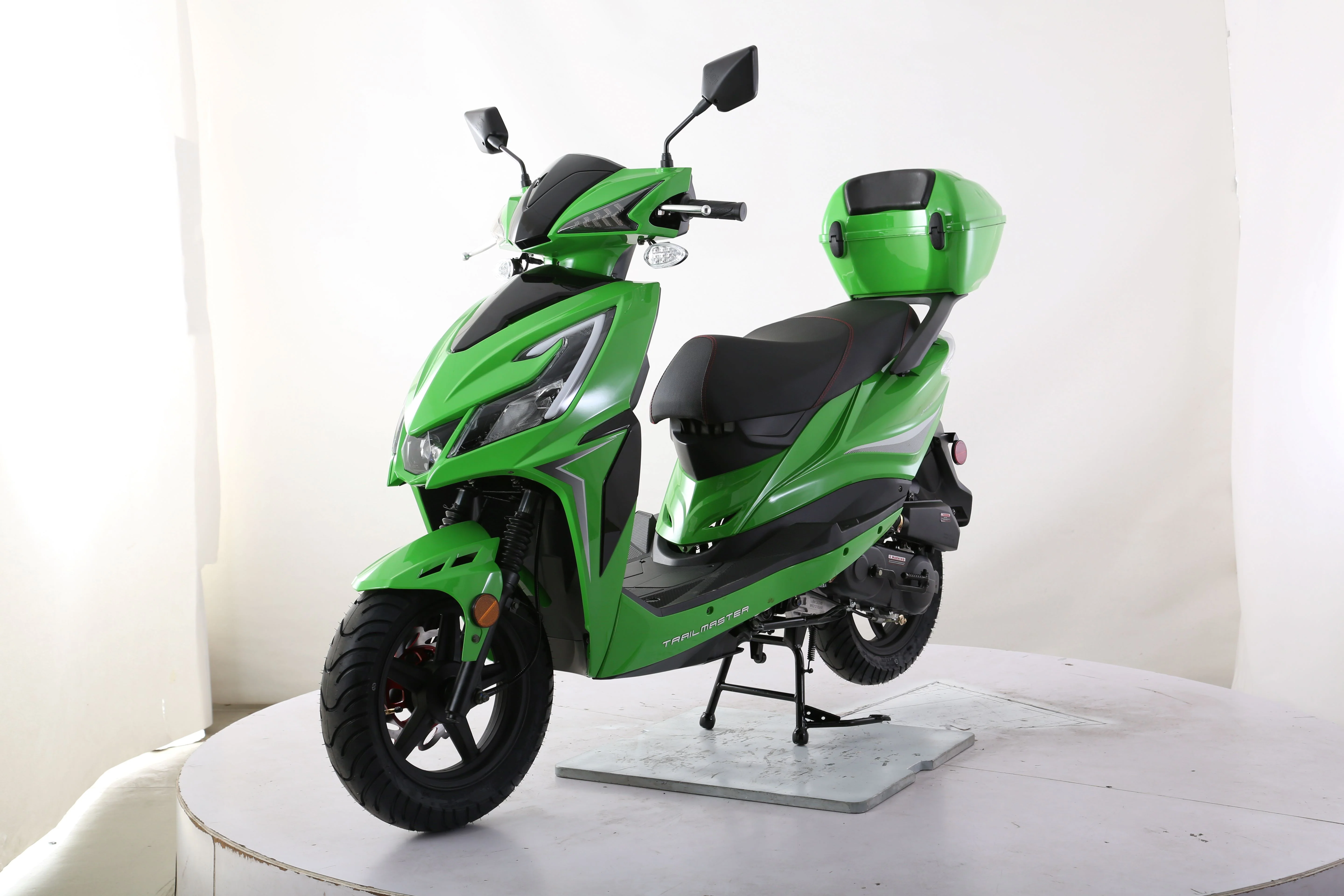 Trailmaster Trophy 150 Scooter - Image 3